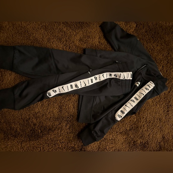 Nike 12 months matching sweatsuit - Picture 2 of 4
